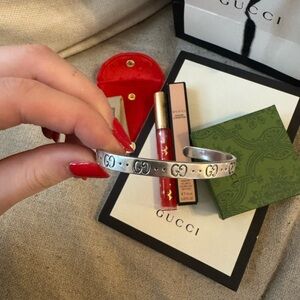 Gucci Metallic Silver Logo Bangle